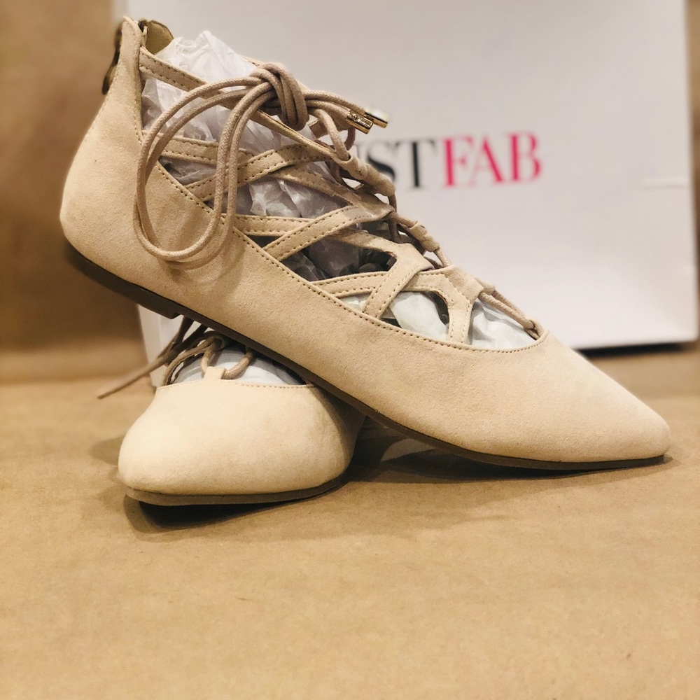 POINTY BALLERINA LACED FLATS